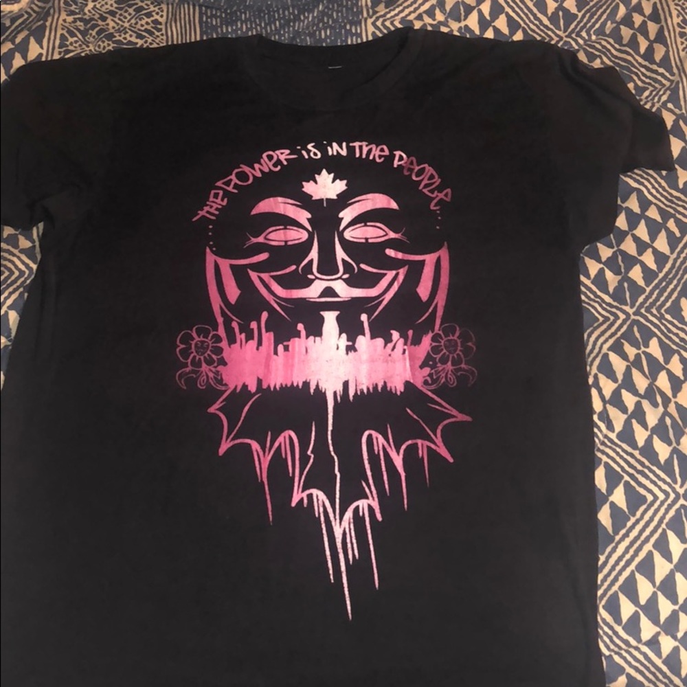 Artsy v for vendetta shirt.